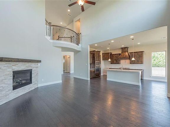 4th image of 3009 Maplewood Dr