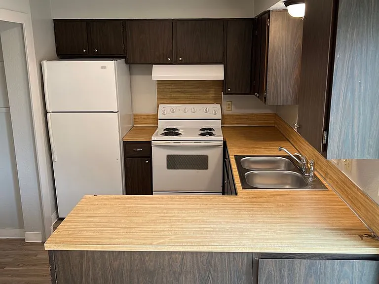 1220 S Juniper St — Photo 3