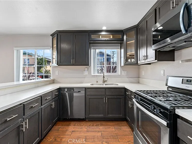 435 Cerritos Ave — Photo 12