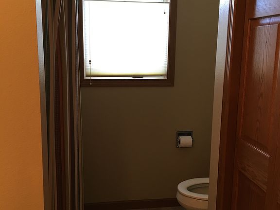 Main floor bath 