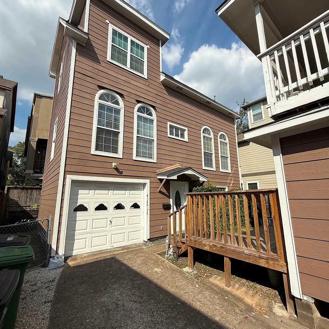 2 bed, 2.5 bath, 1800 sqft, $2,200 — Photo 1