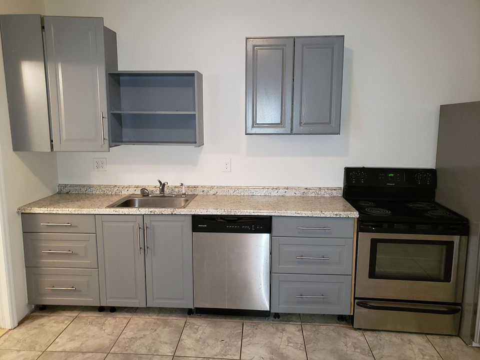 1st image of 4 Corning St Floor 1