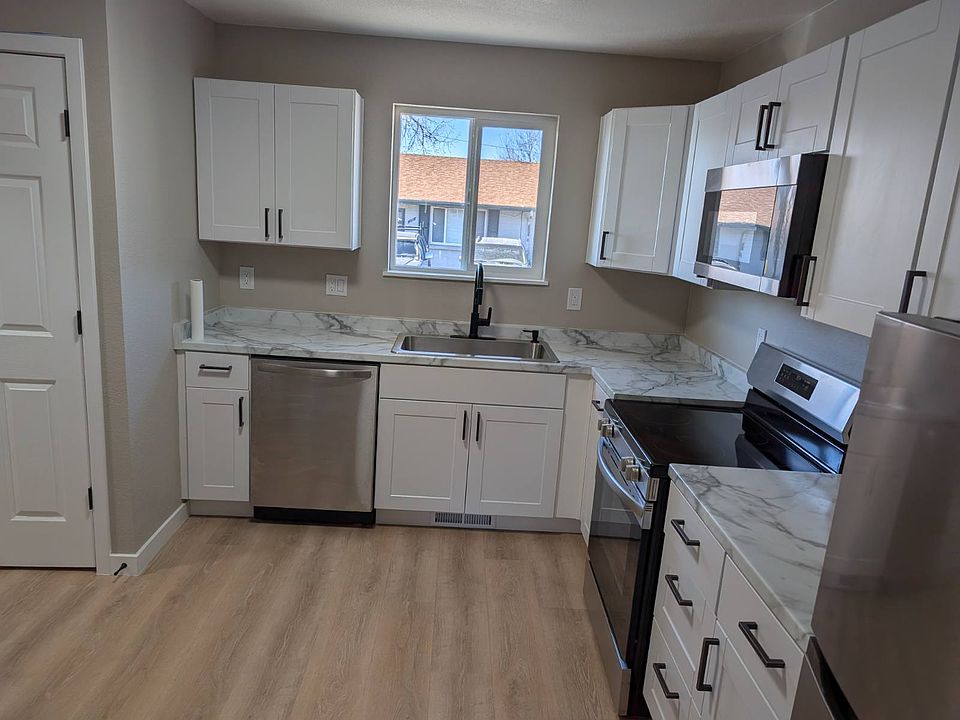 kitchen with all brand new appliances