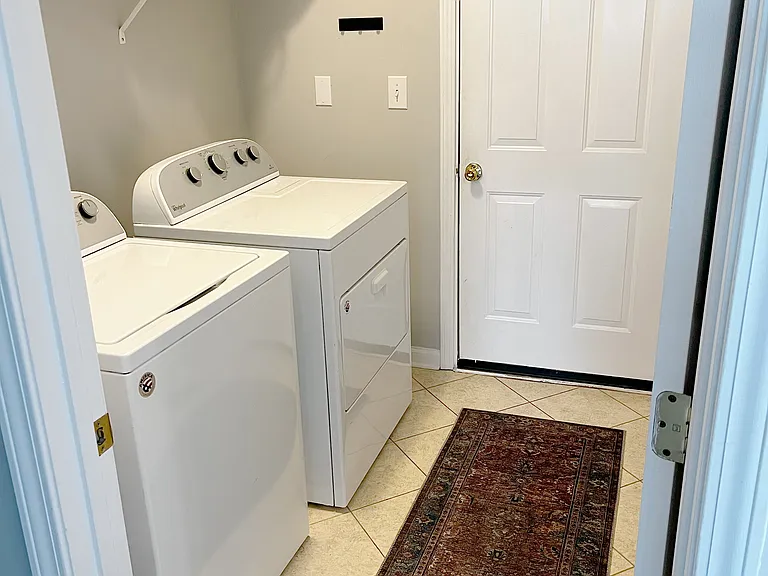 1726 Shetland Ln — Photo 23
