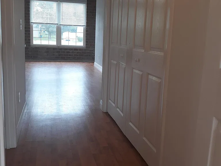 428 W Dee St — Photo 5
