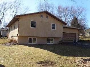 820 Peterson Ct, Viroqua, WI 54665