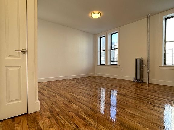 4th image of 944 42nd St #7