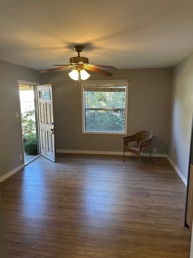 2374 Serviss St — Photo 2