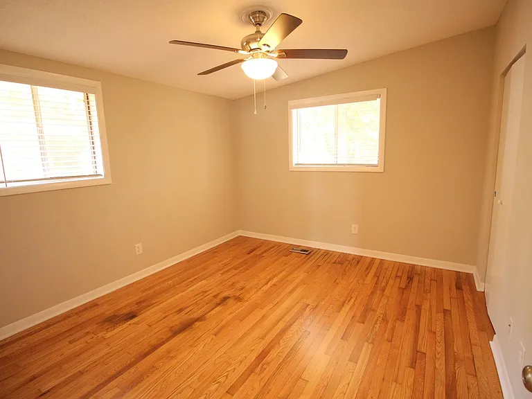 519 Bashford Rd — Photo 12