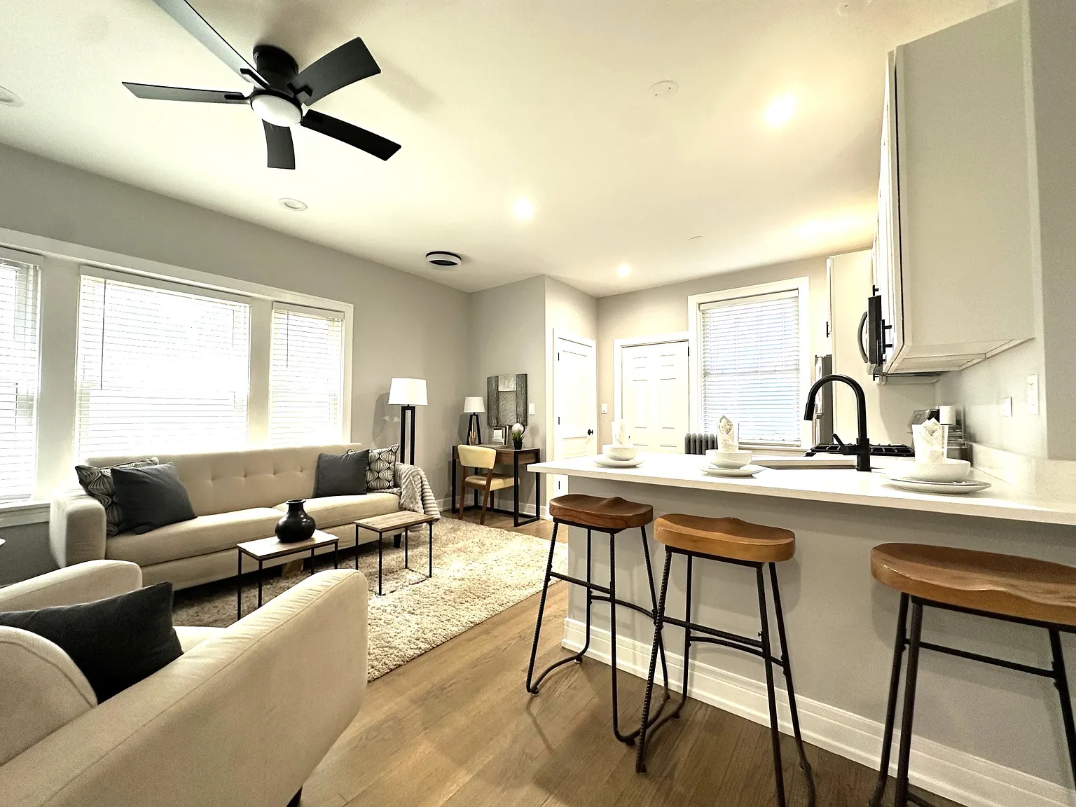 1 bed, 1050 sqft, $2,575 — Photo 1