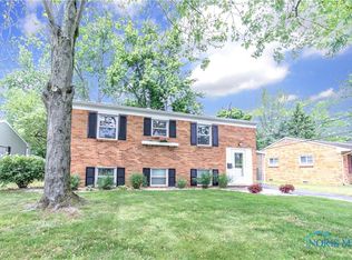 4743 Wickford Dr E, Sylvania, OH 43560