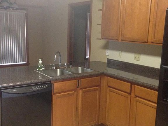 Maple cabinets & black appliances