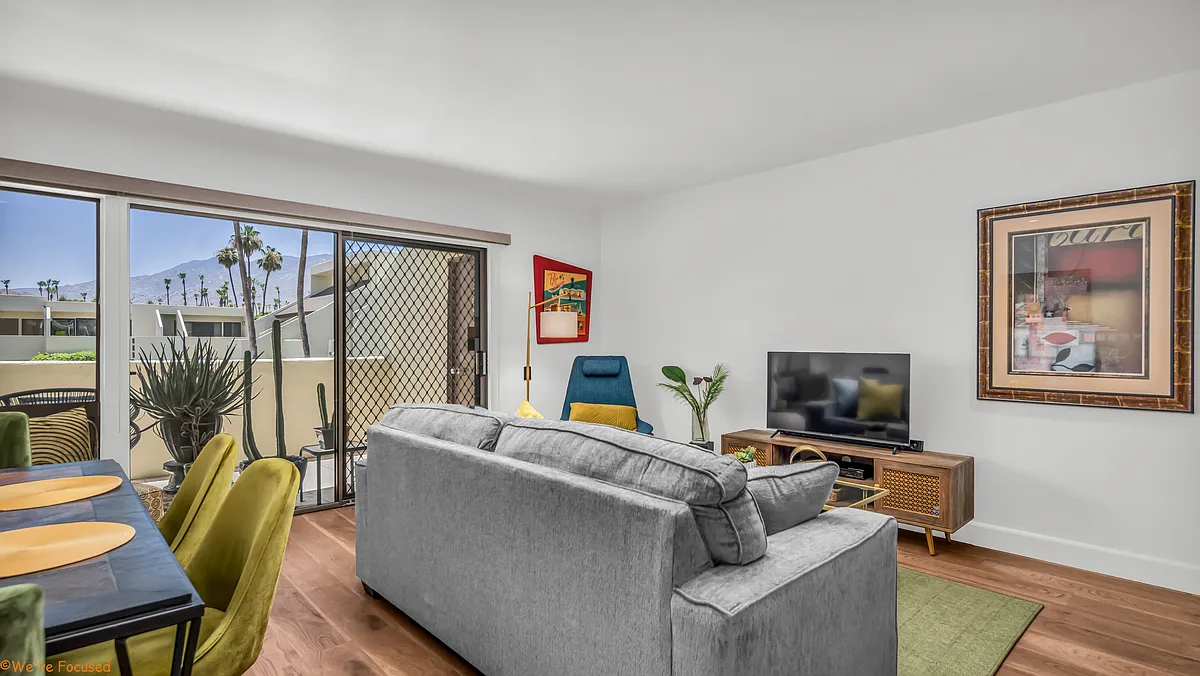 Building Photo - 1655 E Palm Canyon Dr #202