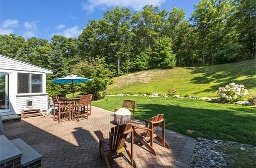 5th image of 94 Blueberry Ln