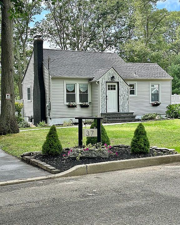 1st image of 37 Edgar Dr
