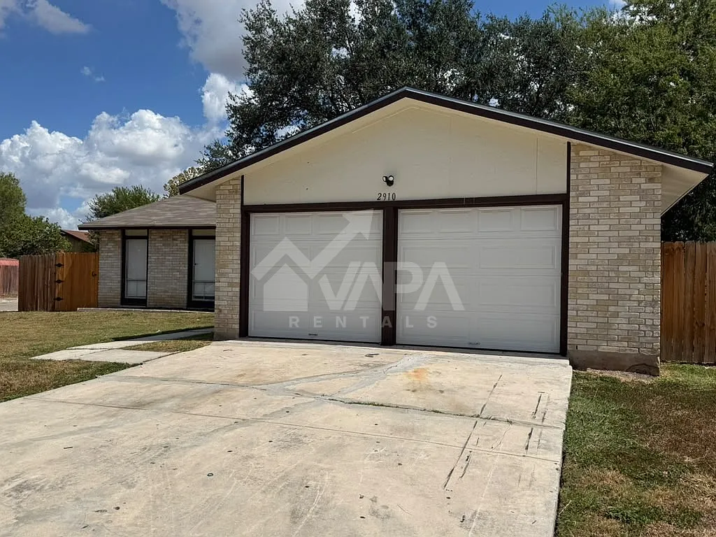 3 bed, 1881 sqft, $2,000 — Photo 2