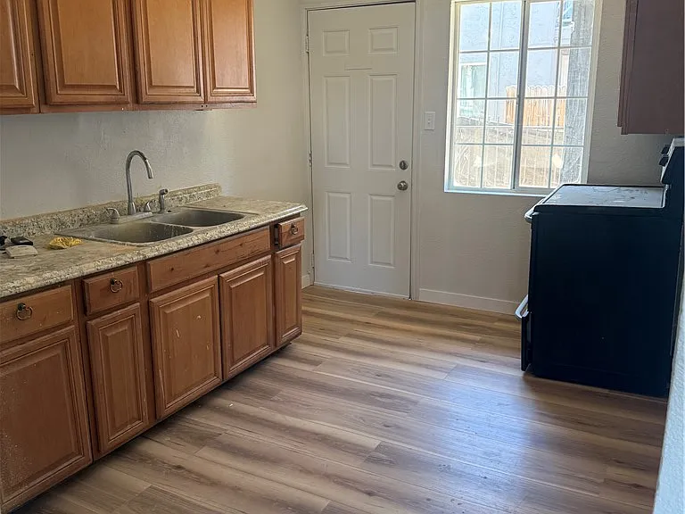 530 E Oakey Blvd #A — Photo 6