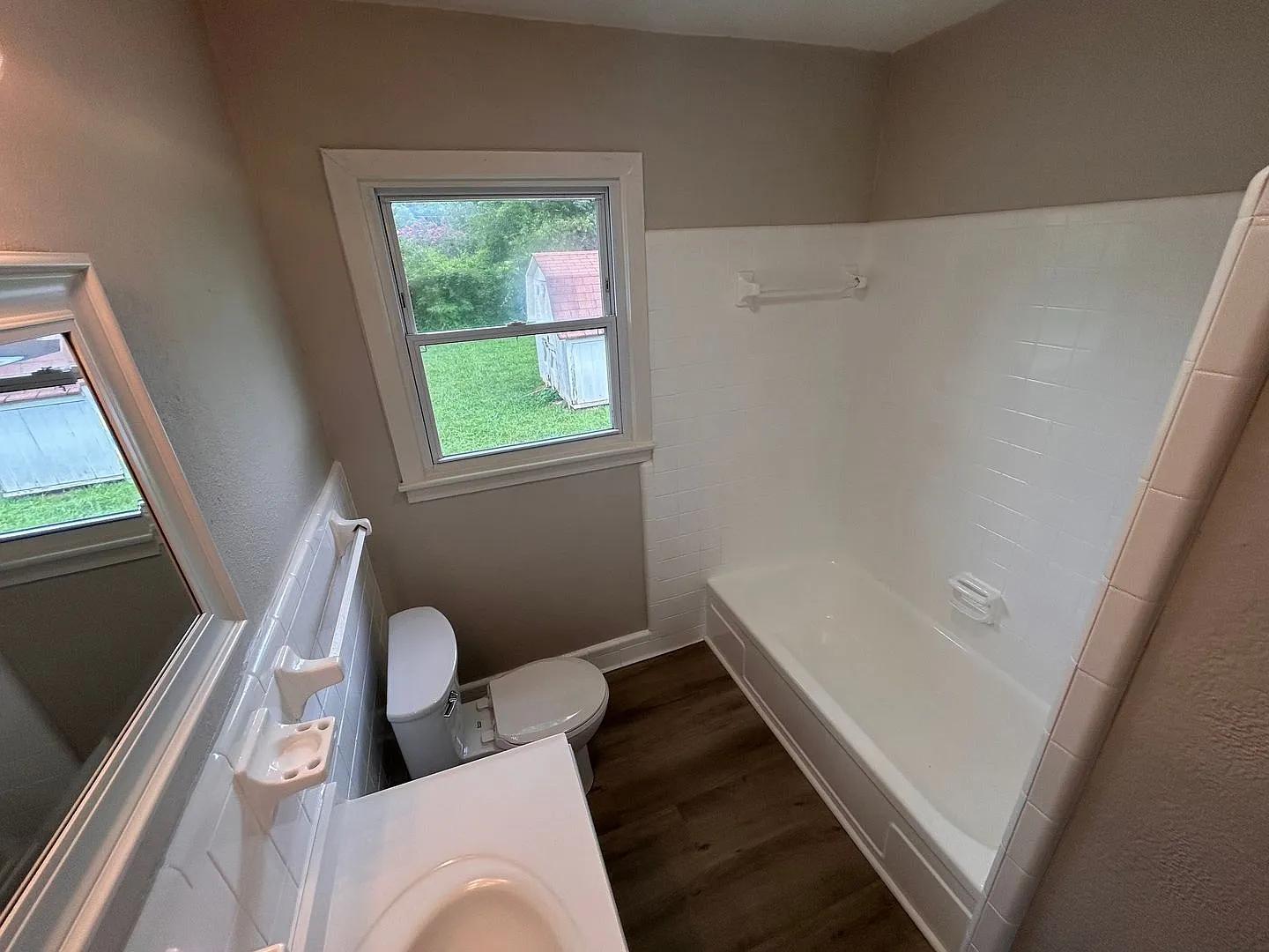 3Bed 1.5Ba available now- Now get 1st month rent free! — Photo 4