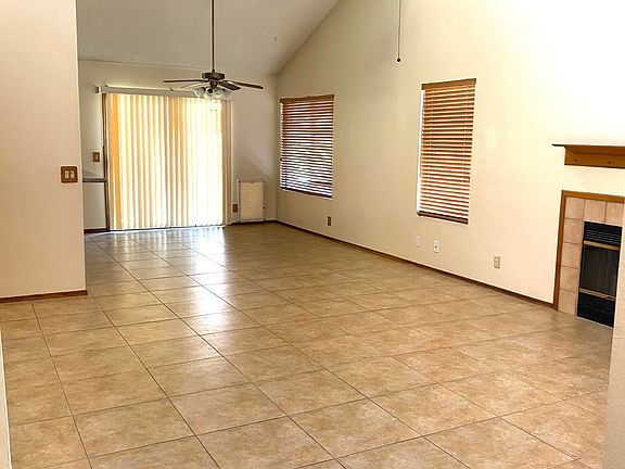 5th image of 609 N Sunflower Cir