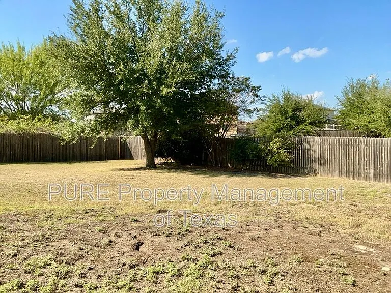 615 Losoya Ct — Photo 22