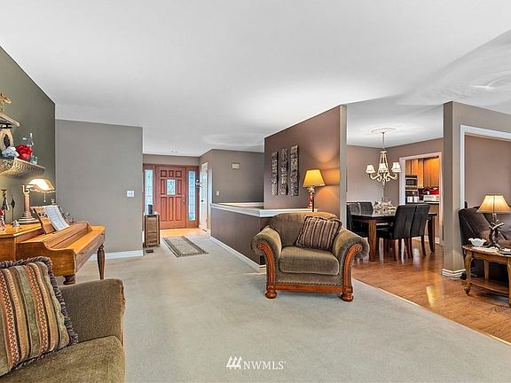 3rd image of 937 Alderwood Ln