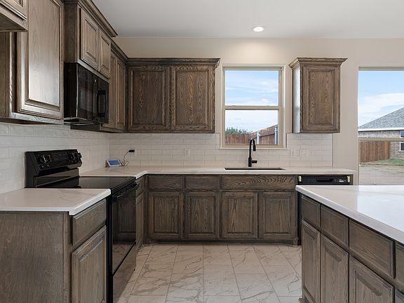 4th image of 3313 Amarillo Dr
