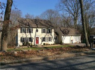 35 Hunts Brook Rd, Quaker Hill, CT 06375