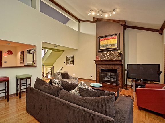 3rd image of 1821 Westlake Dr APT 127