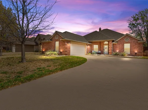 5560 Greenview Ct, North Richland Hills, TX 76148