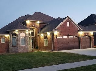 19520 Springbrook Dr, Macomb, MI 48044