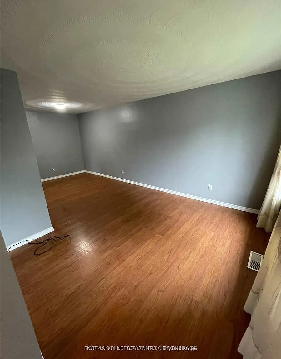 3 bed, $2,400 — Photo 3