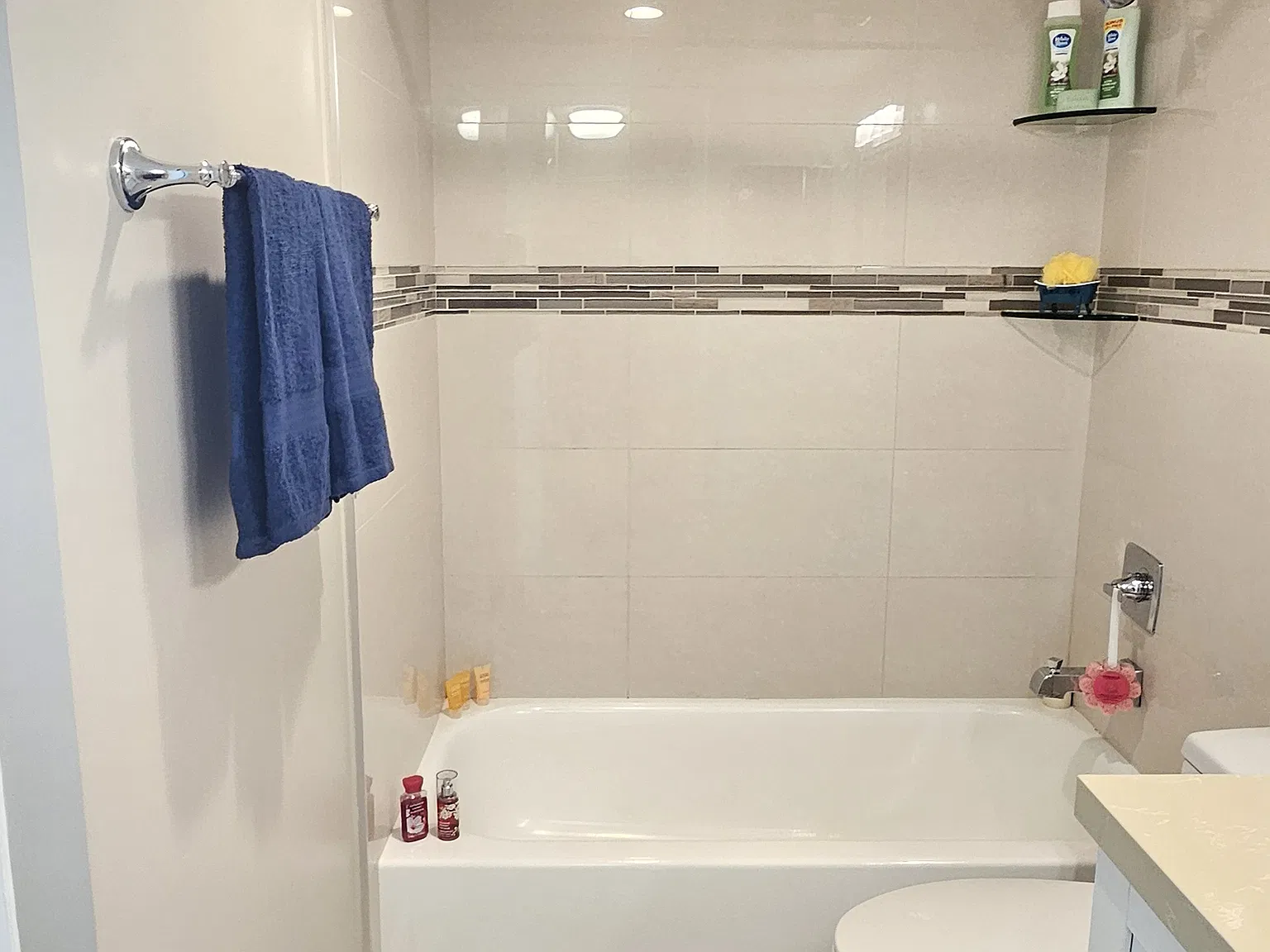 2 bed, 978 sqft, $2,400 — Photo 4
