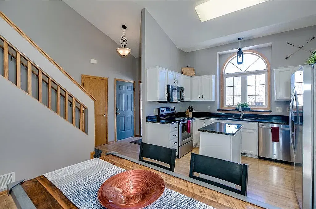 3 bed, 1668 sqft, $2,700 — Photo 3