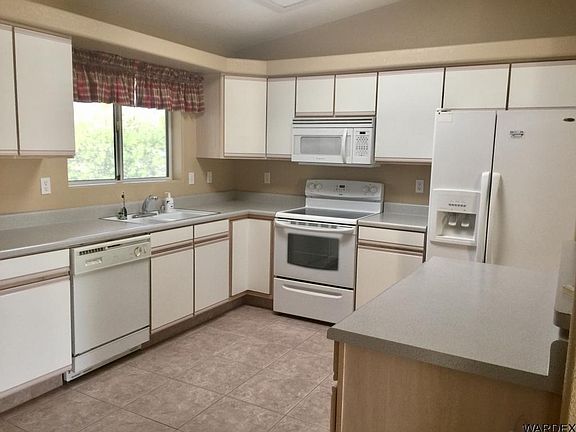 3rd image of 3420 Iroquois Ln