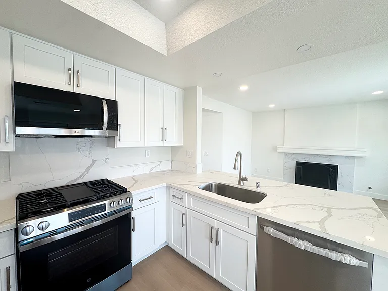 3413 Caseras Dr — Photo 9
