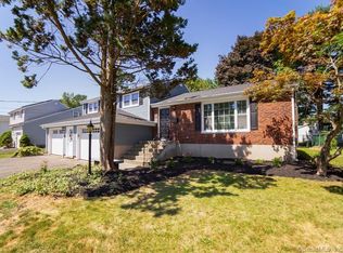 74 Grissom Dr, West Hartford, CT 06110
