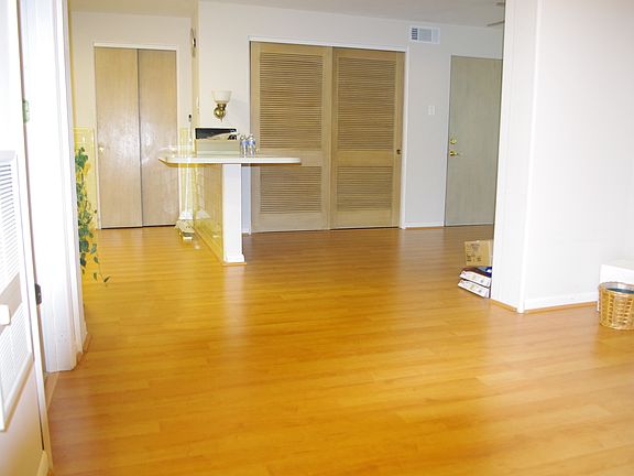4th image of 2031 Goodale Ave