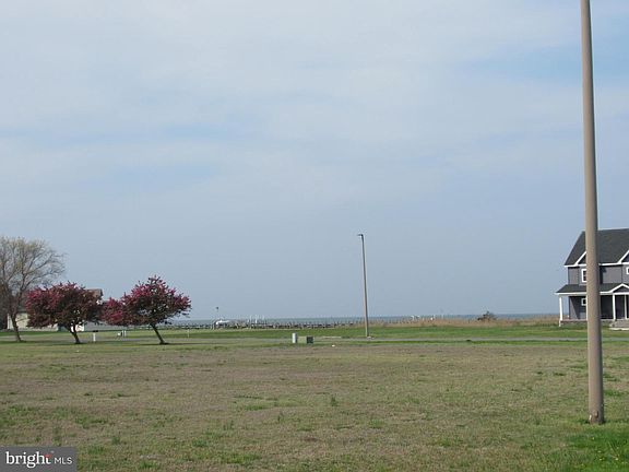 3rd image of 24 Hammock Point Rd