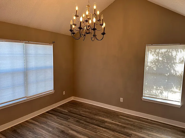 8061 Creekwood Cir W — Photo 8