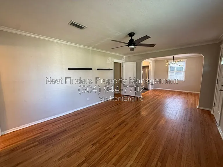 1309 Macarthur St — Photo 3