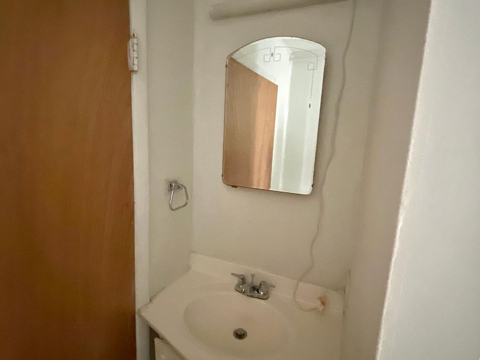 1st image of 431 Woods Ave SW #B