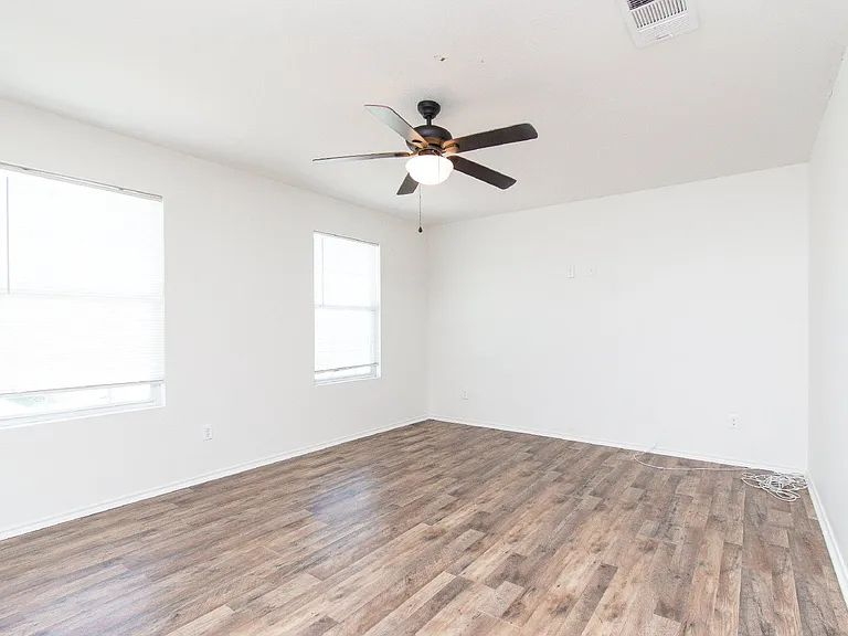 9007 Sandyford Ct — Photo 12