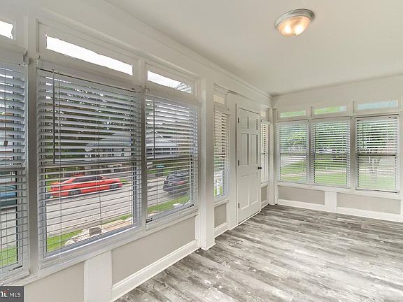 4th image of 25 S Colonial Ave