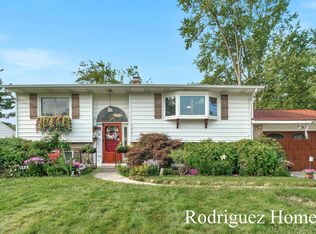 942 Bellewood Dr SE, Kentwood, MI 49508