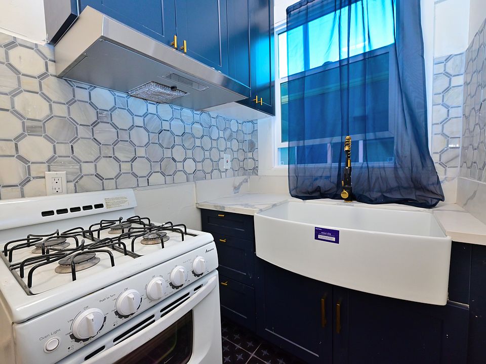 Fully upgraded kitchen with all-in-one laundry machine