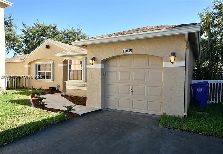 11838 NW 13th St — Photo 3