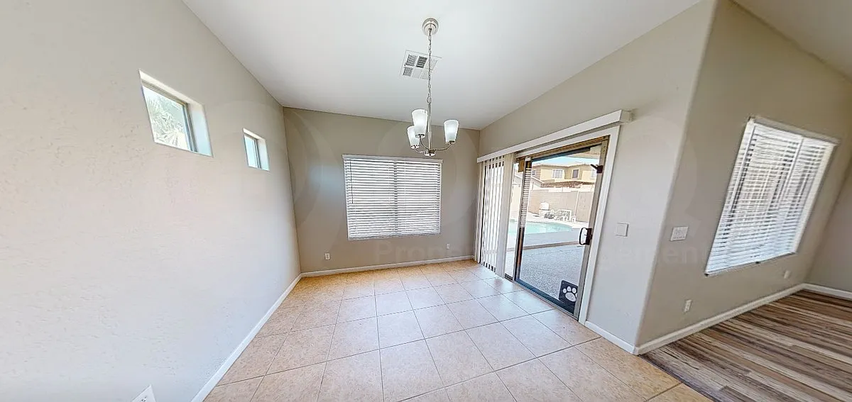 4 bed, 2.0 bath, 1809 sqft, $2,600 — Photo 4