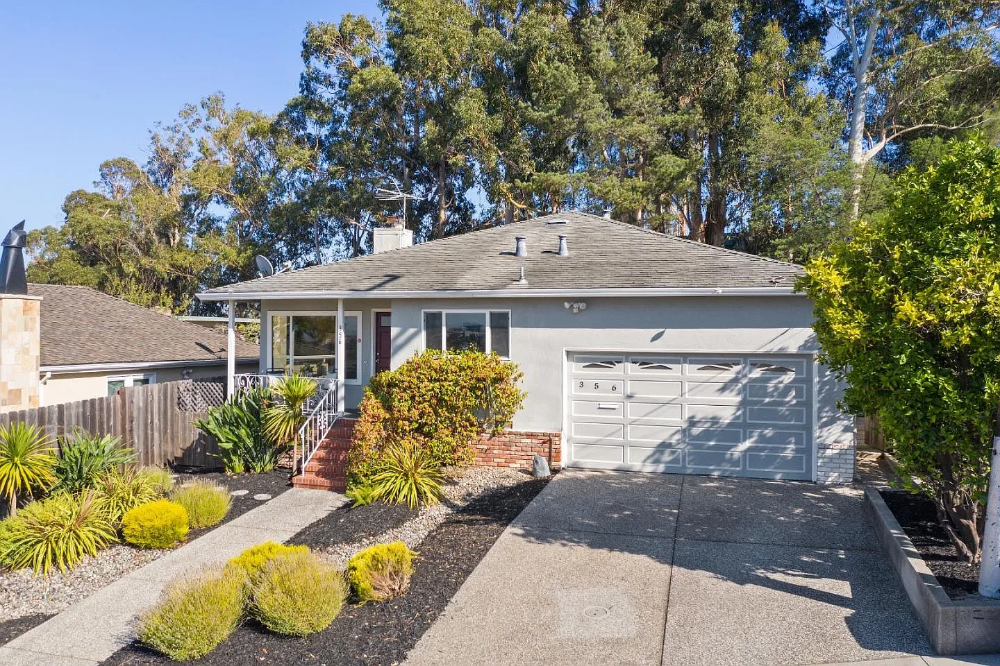 356 Malcolm Ave photo 1