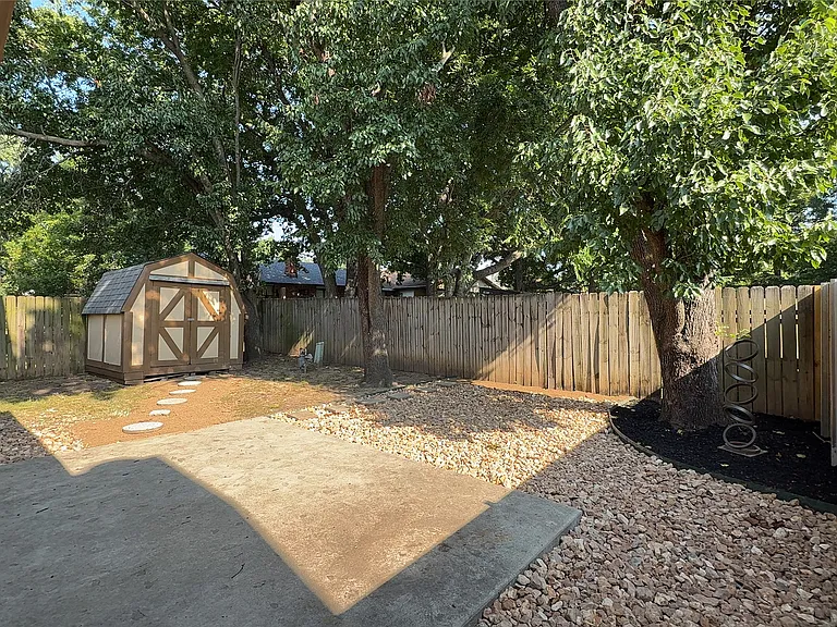 2811 W 62nd St — Photo 27