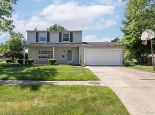 3330 Girard Dr, Warren, MI 48092